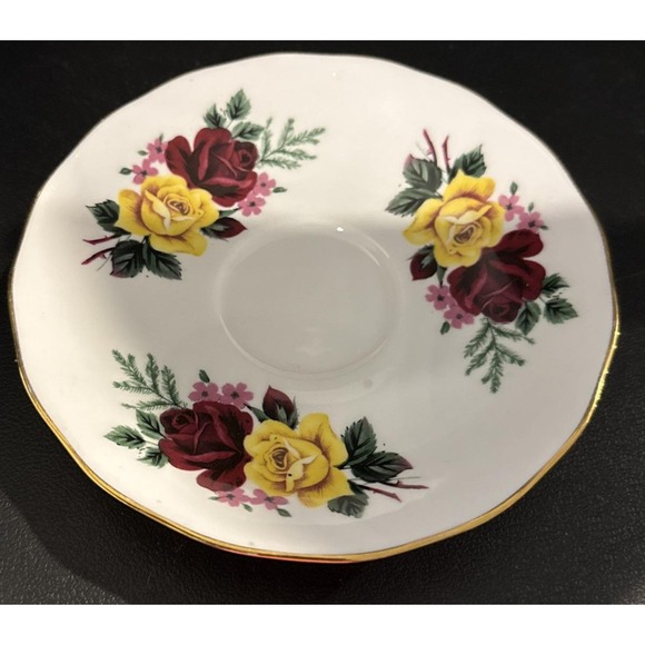 Queen Anne England Red Yellow Rose Gold Rimmed Footed Tea Cup Saucer Vintage - Picture 3 of 5